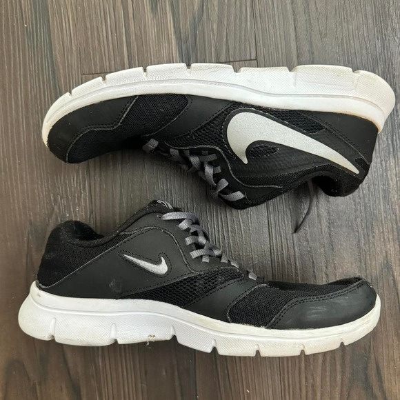 Nike Flex Experience Running/Training Sneakers Size 5Y/6.5W - Picture 2 of 6